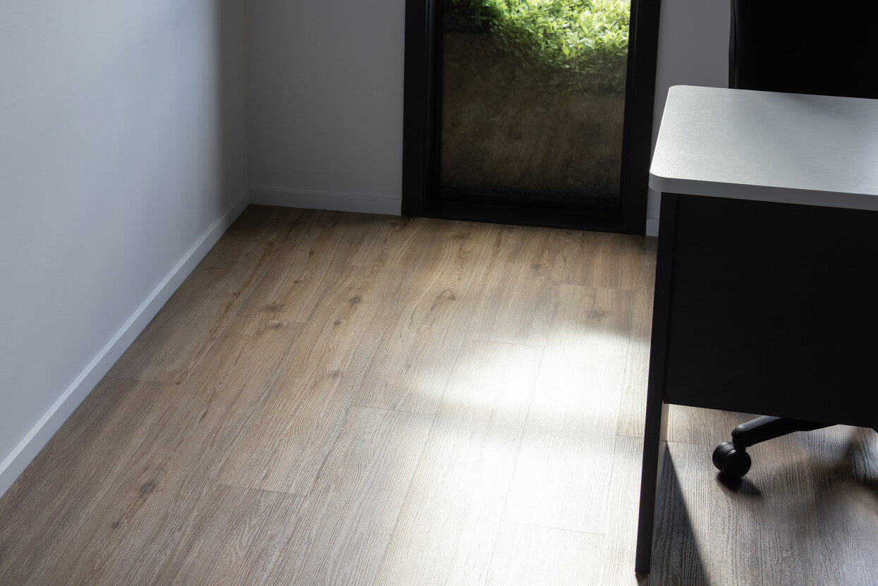 Kensington Maple luxury vinyl tile web