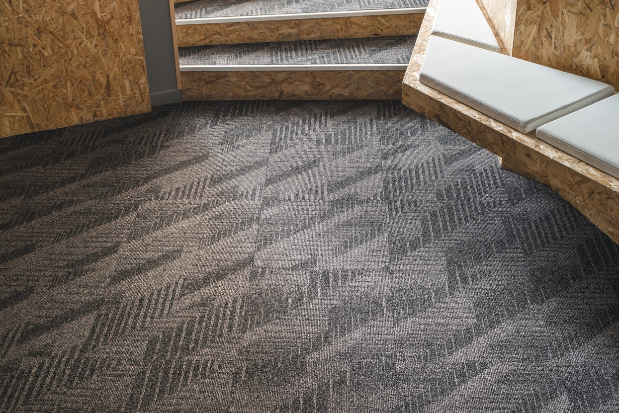300 dpi 470W CloseUp carpet Mistral 790 BROWN 3 web v2